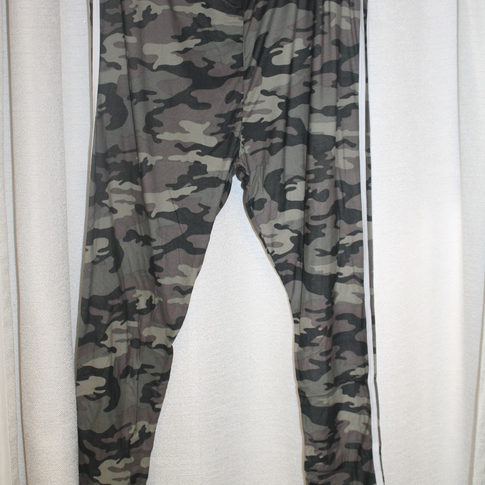 2x CAMO STRIPED HIGH WAISTED LEGGINGS